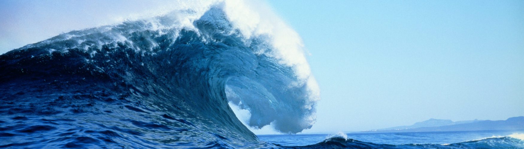 Breaking wave